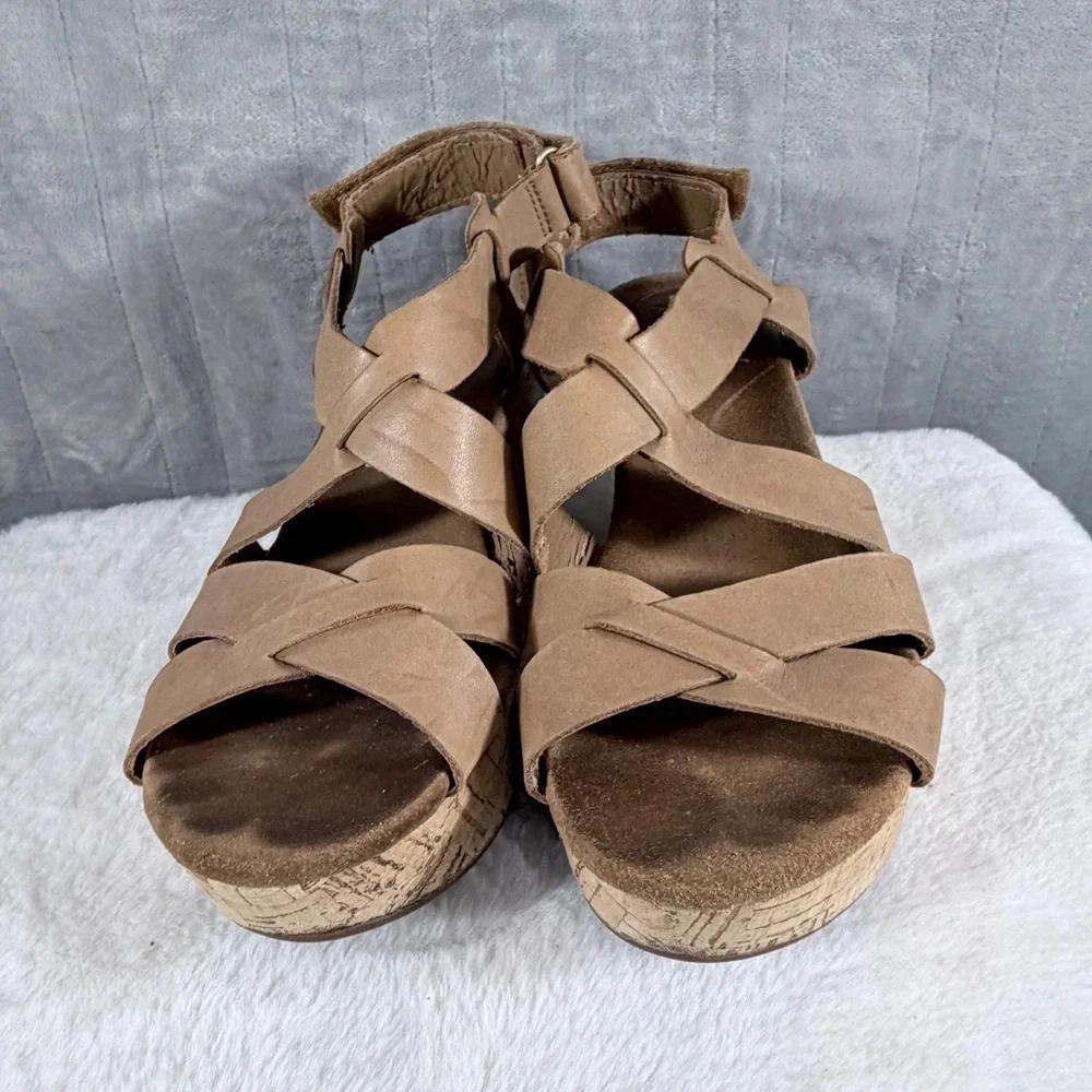 Clarks Collection Tan Cork Wedge Strappy Sandals Size 9 M with some peeling